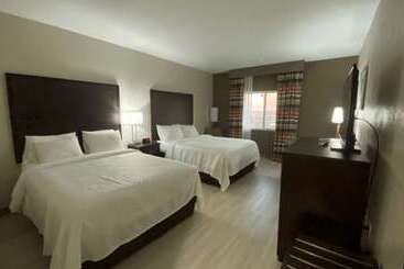 هتل Orangewood Inn & Suites Kansas City Airport