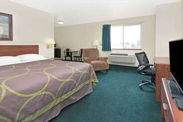 فندق Super 8 By Wyndham Windsor