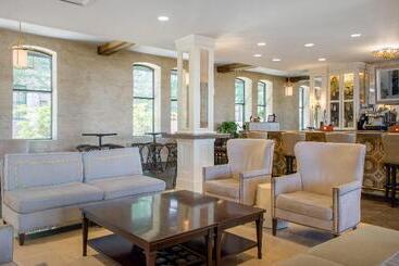 هتل Omni Riverfront New Orleans