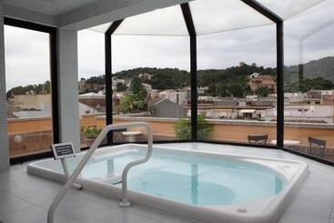 هتل Vila De Tossa