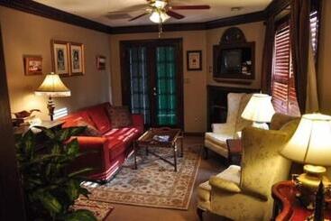 هتل Williamsburg Sampler B & B