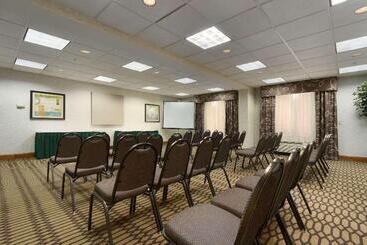 هتل Independent Sphc Cross Creek Inn & Suites