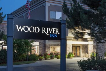 هتل Wood River Inn & Suite