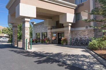 هتل Wood River Inn & Suite