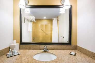 هتل Wyndham Garden Inn Pittsburgh Airport