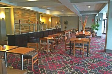 هتل Wyndham Garden Inn Pittsburgh Airport