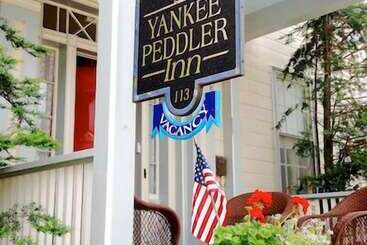 هتل Yankee Peddler Inn