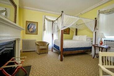 هتل Yankee Peddler Inn