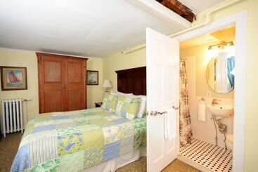 هتل Yankee Peddler Inn