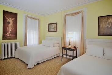 هتل Yankee Peddler Inn