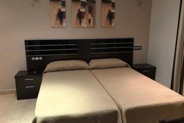هتل Hostal Zurich