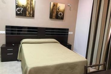 هتل Hostal Zurich