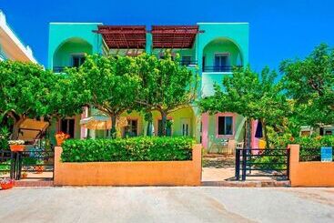 هتل Haraki Mare Studios & Apartments