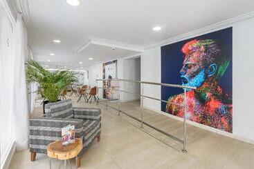 مسافرخانه Vibra Lei Ibiza - Adults Only