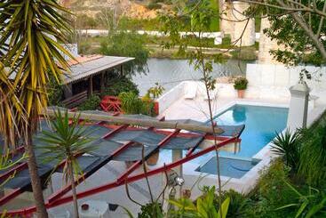 هتل Casa Do Rio / Tavira Inn   Adults Only