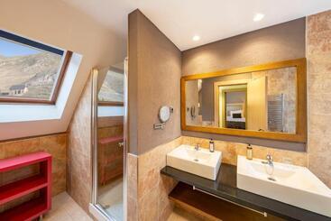 هتل Eurostars Royal Tanau