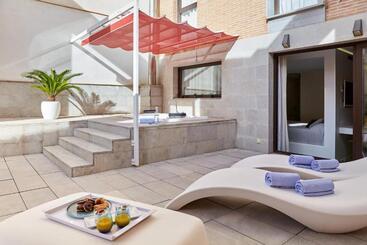 هتل Maciá Granada Five Senses Rooms & Suites