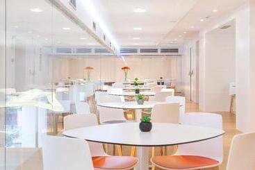 هتل Maciá Granada Five Senses Rooms & Suites