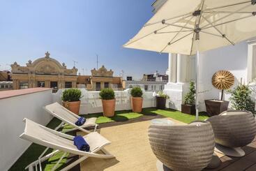 Boutique Hotel H10 Villa de La Reina