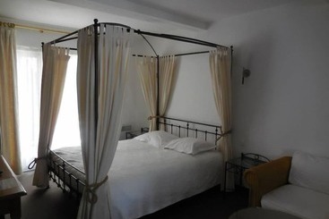 هتل Hôtel Jean De Bruges