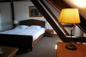 هتل Hôtel Jean De Bruges
