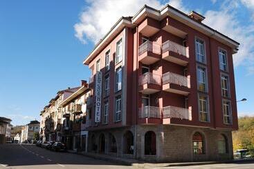 هتل Los Acebos Cangas