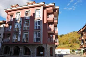 هتل Los Acebos Cangas