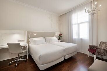هتل NH Collection Madrid Abascal