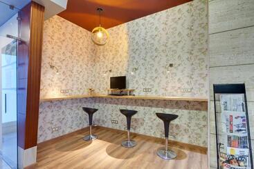 هتل Oca Villa De Aviles