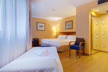 هتل Oca Villa De Aviles