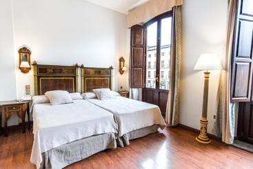 هتل Plaza Nueva