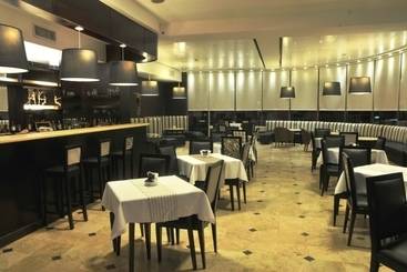 هتل Plaza Real Suites