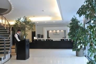 هتل Plaza Real Suites