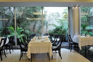 هتل Plaza Real Suites
