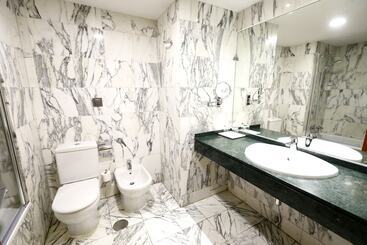 هتل Travelodge Madrid Coslada Airport
