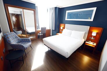 هتل Travelodge Madrid Coslada Airport