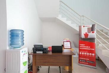 هاستل Reddoorz Syariah Near Lapangan Pancasila Simpang Lima