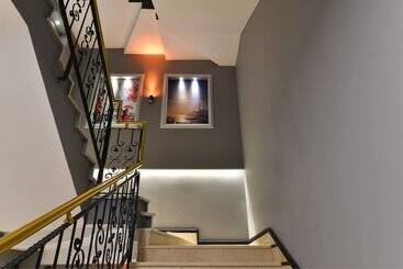 هتل D Lux Bouti̇que