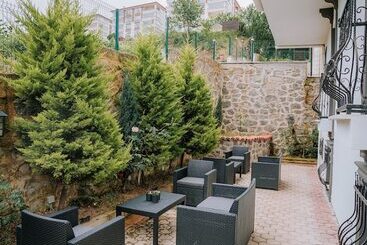 Umut Apartments