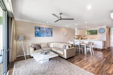 Lagoon Beachfront Lodge 201 On Hamilton Island By Hamorent