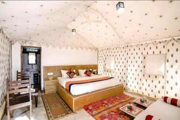 هتل Ozaki Desert Camp