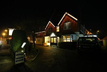 Corner House Hotel Gatwick With Bookable Holiday Parking
