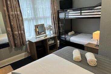 Corner House Hotel Gatwick With Bookable Holiday Parking
