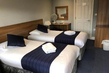Corner House Hotel Gatwick With Bookable Holiday Parking