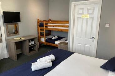 Corner House Hotel Gatwick With Bookable Holiday Parking