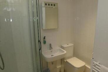 Corner House Hotel Gatwick With Bookable Holiday Parking