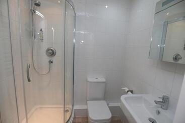 Corner House Hotel Gatwick With Bookable Holiday Parking