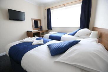 Corner House Hotel Gatwick With Bookable Holiday Parking