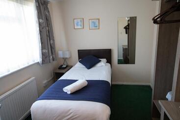 Corner House Hotel Gatwick With Bookable Holiday Parking