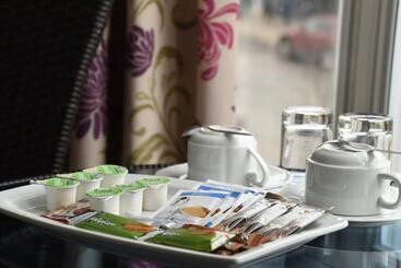 Harry S Hotel & Restaurant